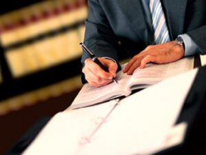 115532498 post modern 1 370x300 (1)